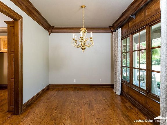 5th image of 5023 Clear Creek Blvd