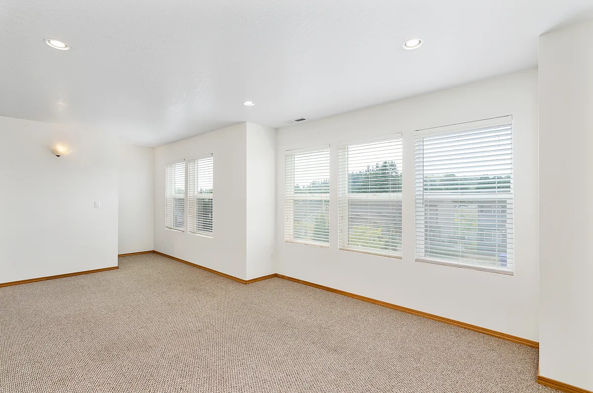 Large Family Room - 1640 Bowmont Ave #1640