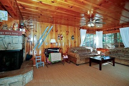 5th image of 444 Emerald Dr