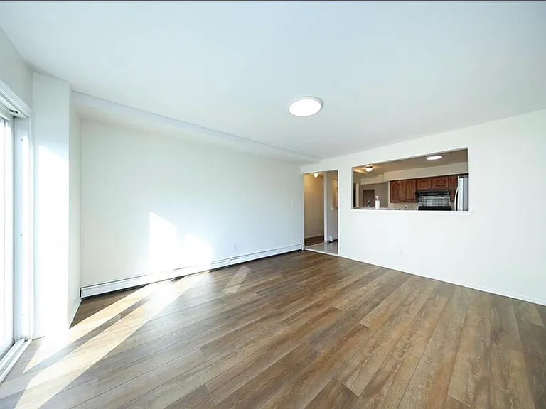 1865 E 13th St #3 — Photo 10
