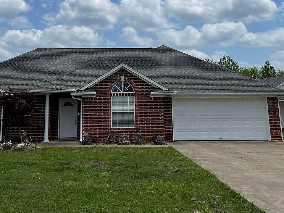 1st image of 10 Hunnington Dr