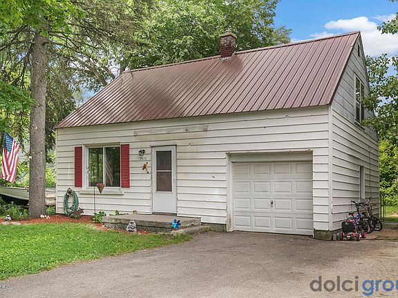 3rd image of 2423 Miller Ave NW