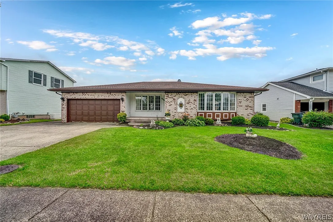 265 Wayside Dr photo 1