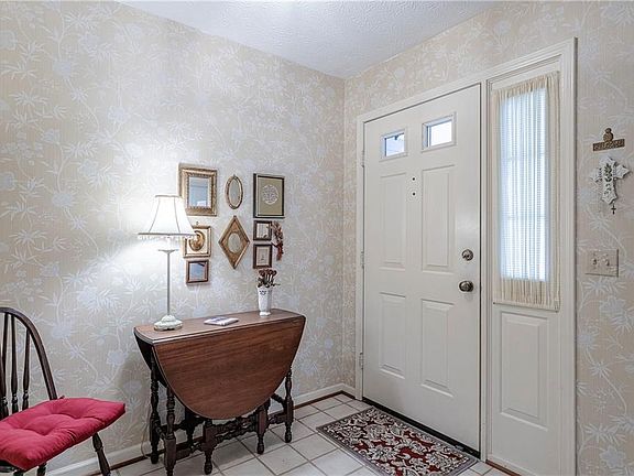 5th image of 86 Stonington Dr