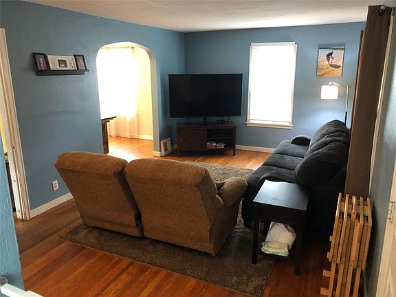 2nd image of 614 Paden St W