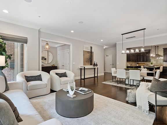 4th image of 409 E Benton Pl #409