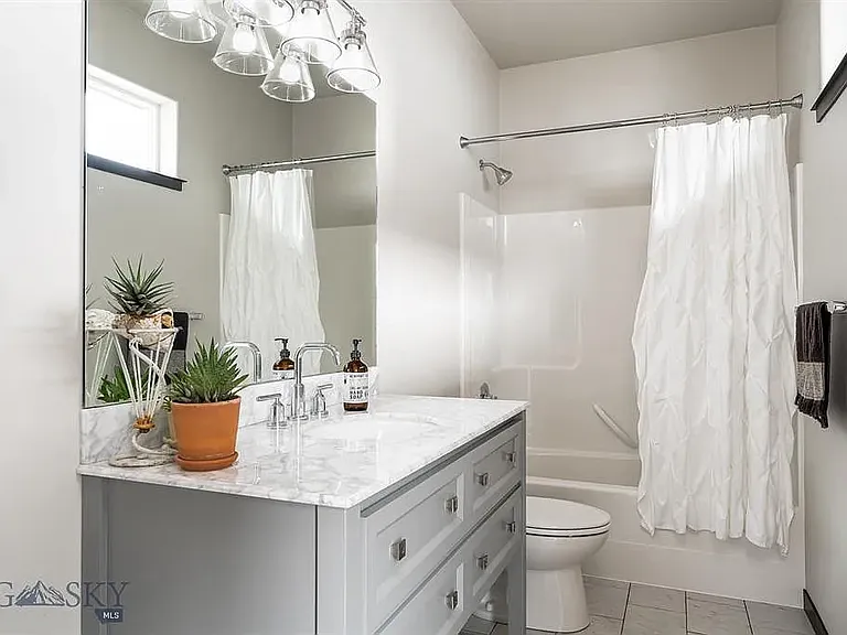 Full bath on upstairs floor
