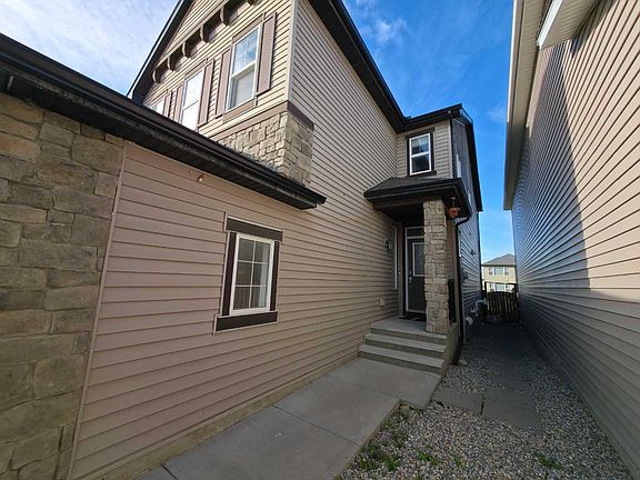 3rd image of 16 Nolancrest Grn NW