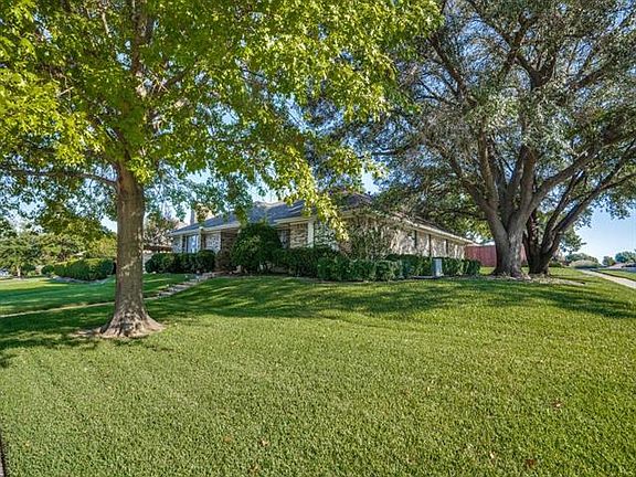 3rd image of 3937 Bandera Dr