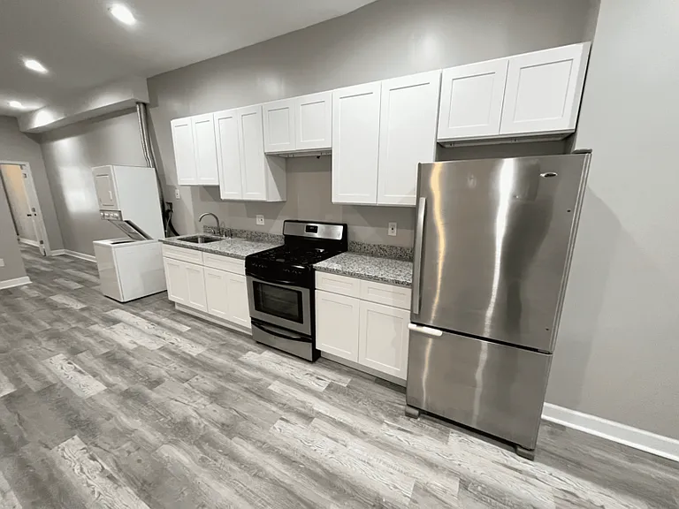 200 E 22nd St #1 — Photo 12
