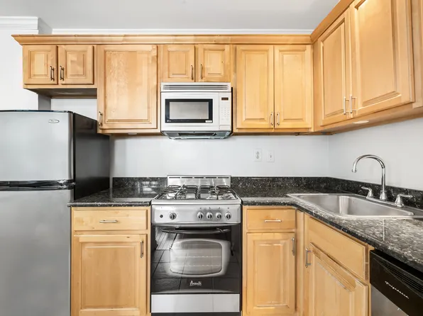 269 Bennett Avenue image 3 of 11