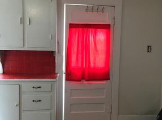 1412 Saint John St, Garden City, KS 67846