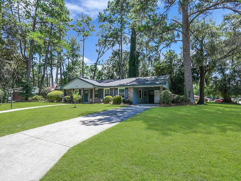 9 Hillyer Dr — Photo 3