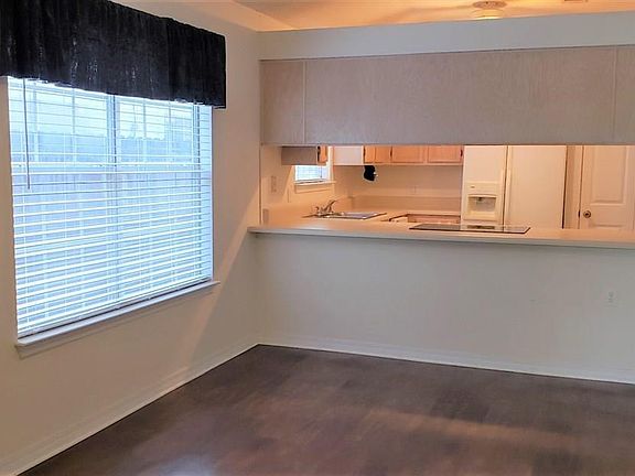 3rd image of 191 Wildflower Ln