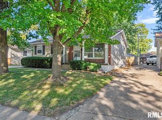 1920 Fairfield Dr, Springfield, IL 62702