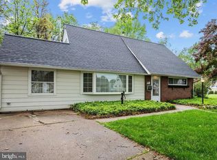 31 Kingwood Ln, Levittown, PA 19055