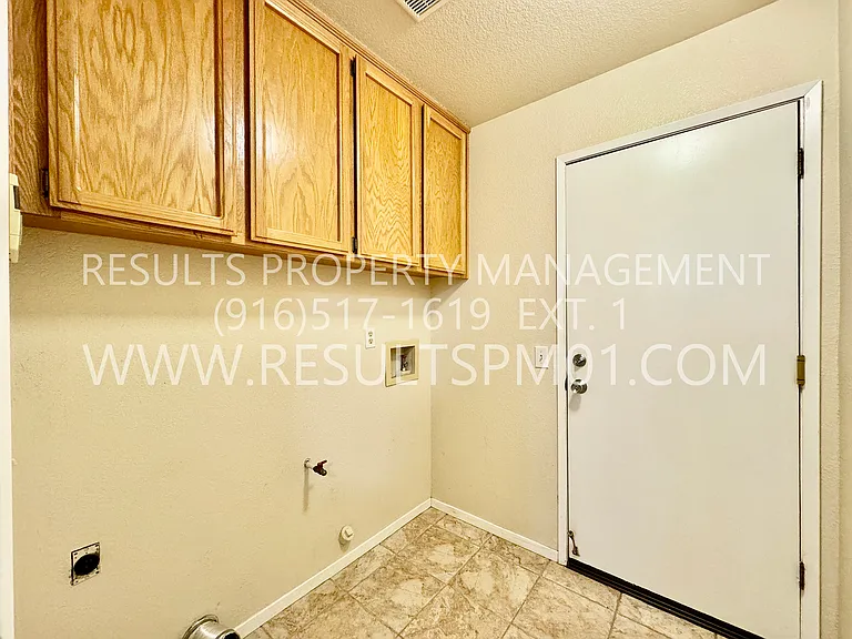 3413 Cobblestone Dr — Photo 18