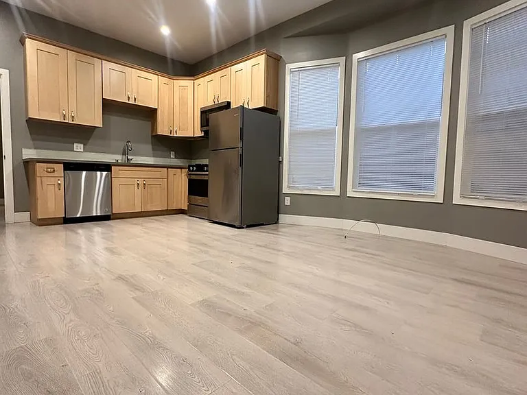 1131 Warren St & 1524 Willow - 1534 Willow #D — Photo 2