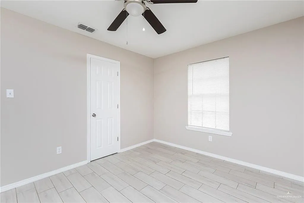2 bed, 1.0 bath, 650 sqft, $800 — Photo 4