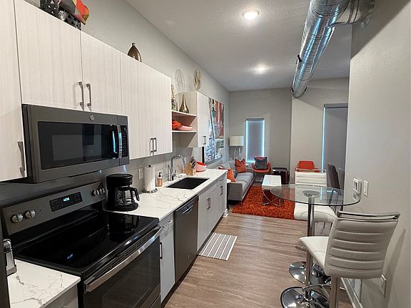 4th image of 450 SW 7th St #305