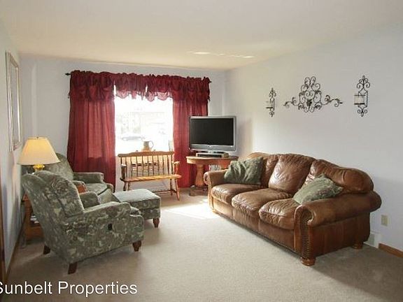 5th image of 338 N Main St APT 3