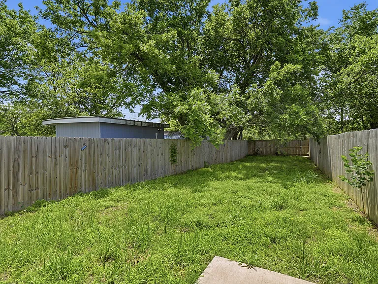 1022 W Shepherd St — Photo 25