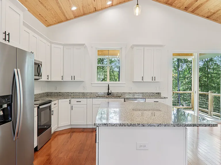 178 Jonathan Ln — Photo 17