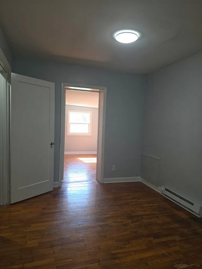 2 bed, 900 sqft, $1,300 — Photo 4