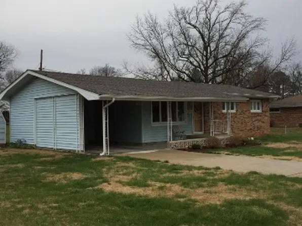 503 NW 12th St, Fairfield, IL 62837