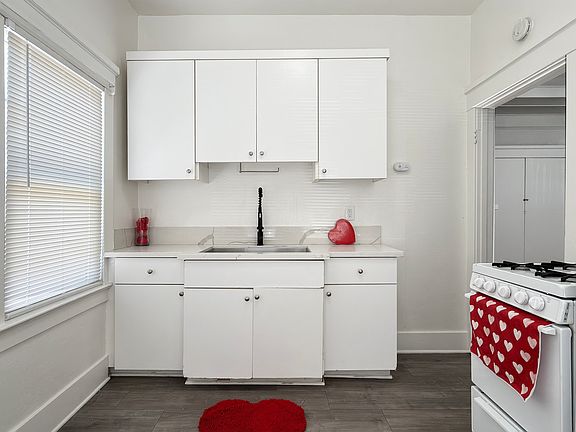 5th image of 1153 E Appleton St #A