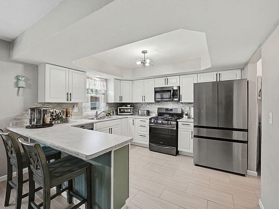 5th image of 2217 Farmdale Ln