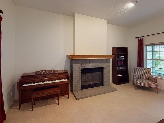 4th image of 415 Vicksburg Ave