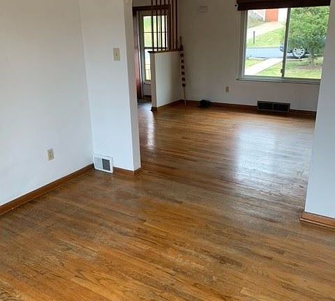3rd image of 522 Neola Dr