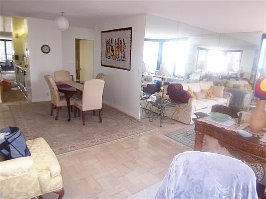 Rented by Luxury Habitat | media 22