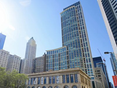 130 N Garland Ct APT 1307, Chicago, IL, 60602