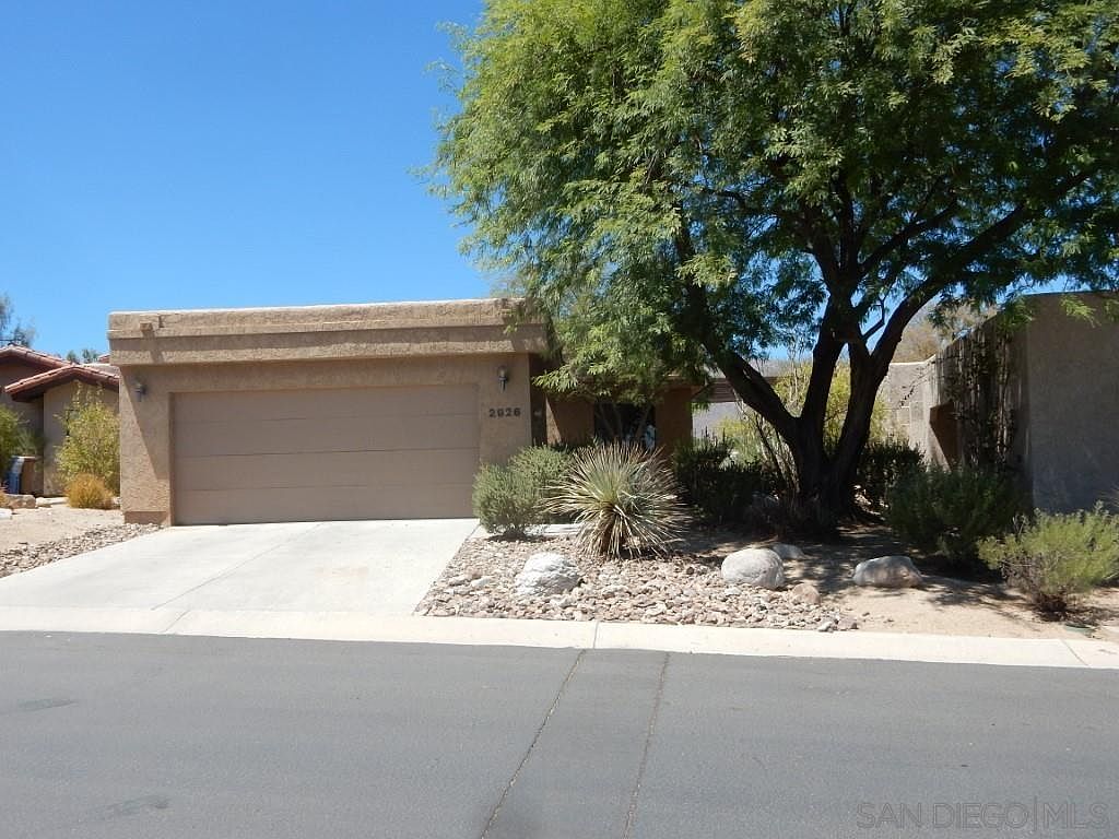 2926 Roadrunner Dr S