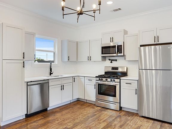3rd image of 3026 Mandeville St