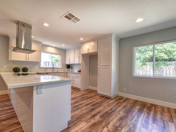 3rd image of 2601 Don Juan Dr