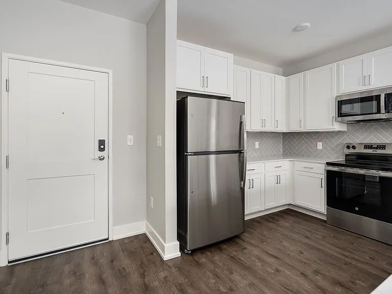 Knob Hill Apartments — Photo 4