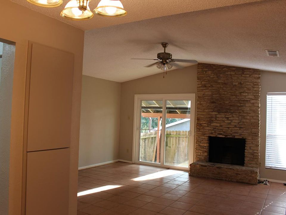 Living Rm to Covered Patio