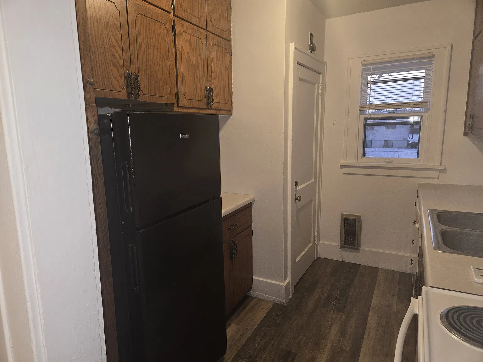 3 bed, 804 sqft, $1,400 — Photo 2