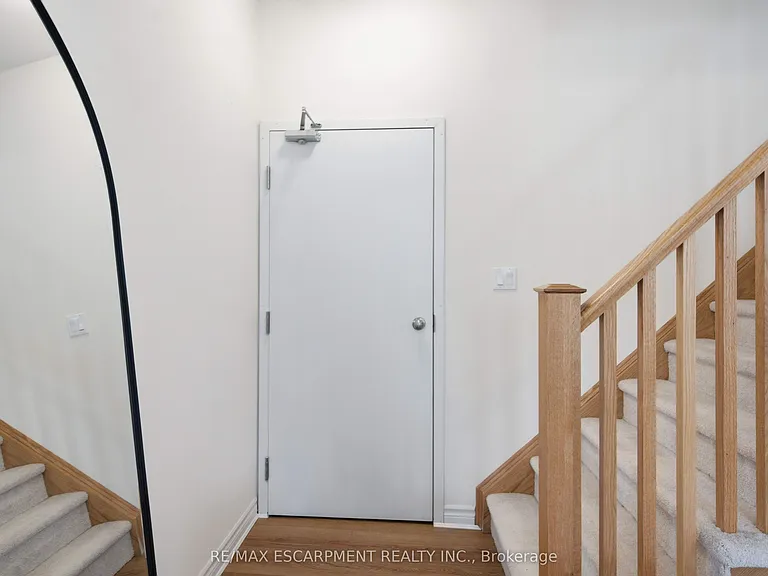 383 Dundas St E #49 — Photo 3