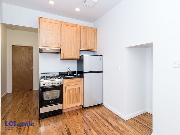 2nd image of 7 Jones St APT 19
