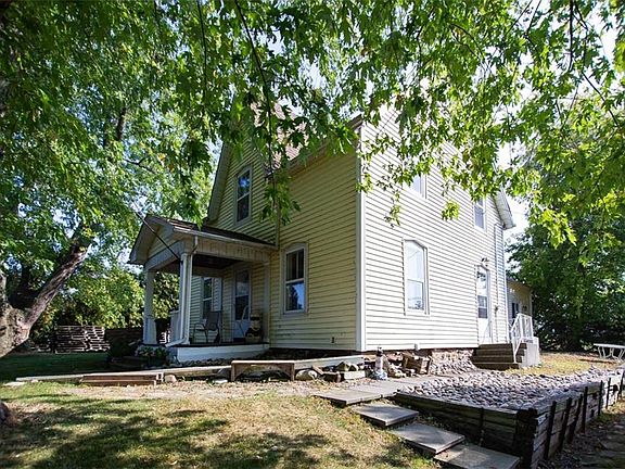 2nd image of 3590 Lakeshore Rd