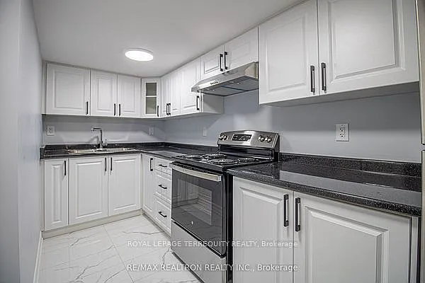 32 Crombie St #BASEMENT — Photo 7