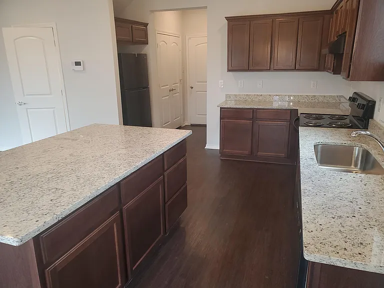 228 Michelle Dr — Photo 7