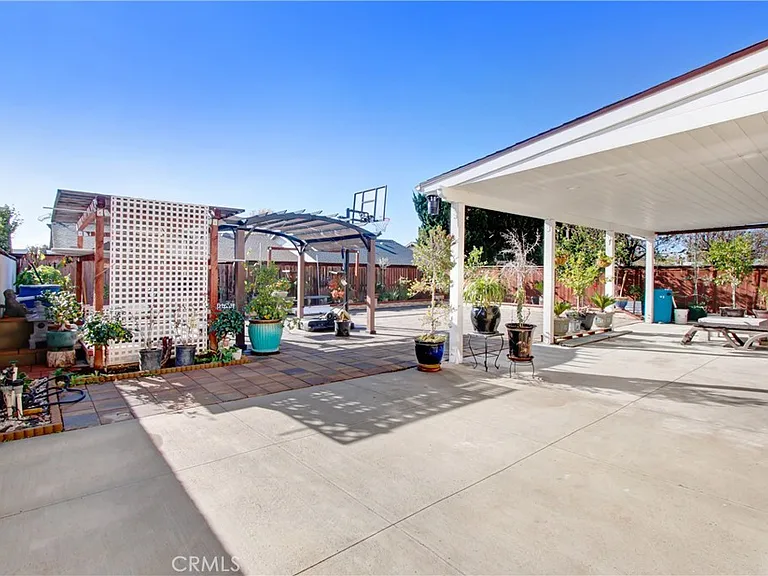 20724 Napa St — Photo 2