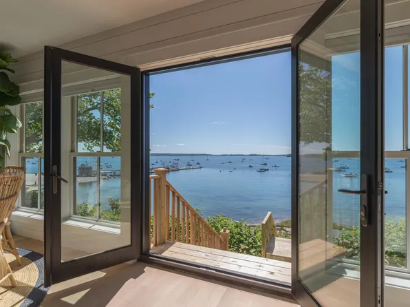 21 Mason St, Falmouth, ME 04105