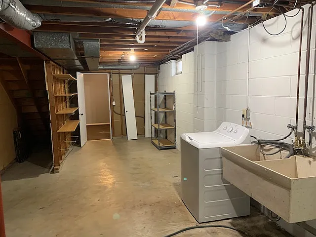 Laundry/Storage