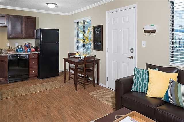 1st image of 1110 E 10th St APT 1E